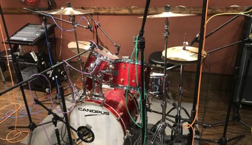 ドラムを自分で叩いた曲を明示